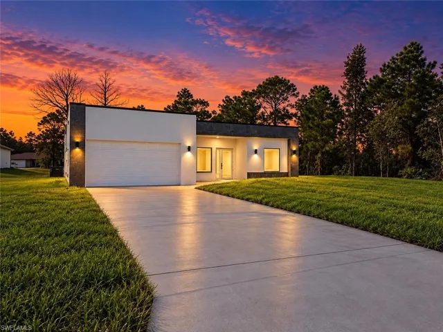 2905 43rd St W, Lehigh Acres, Florida 33971