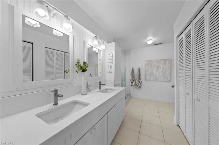 668 Wiggins Bay Dr B25, Naples, Florida 34110