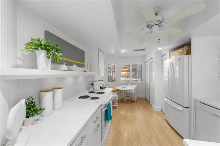 668 Wiggins Bay Dr B25, Naples, Florida 34110