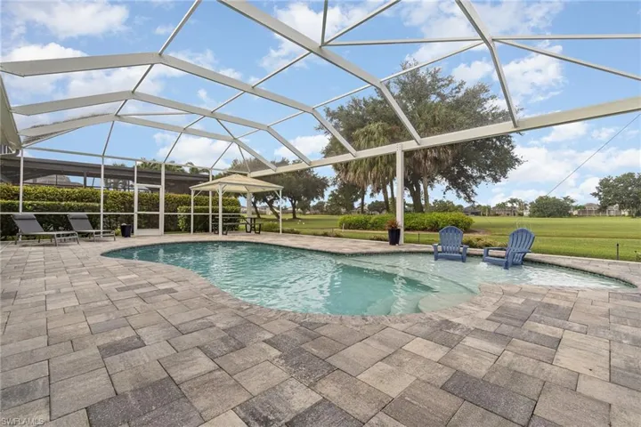 Oversized lanai, pool with sun-shelf