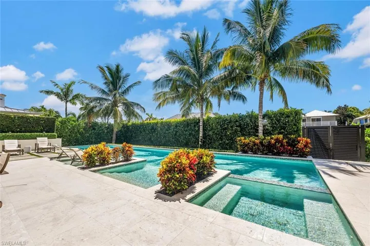 556 17th Ave S, Naples, Florida 34102