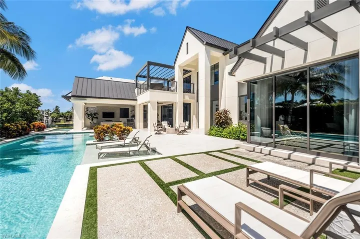 556 17th Ave S, Naples, Florida 34102