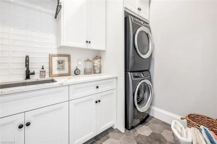 556 17th Ave S, Naples, Florida 34102