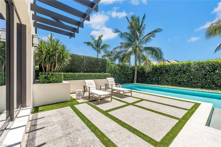 556 17th Ave S, Naples, Florida 34102