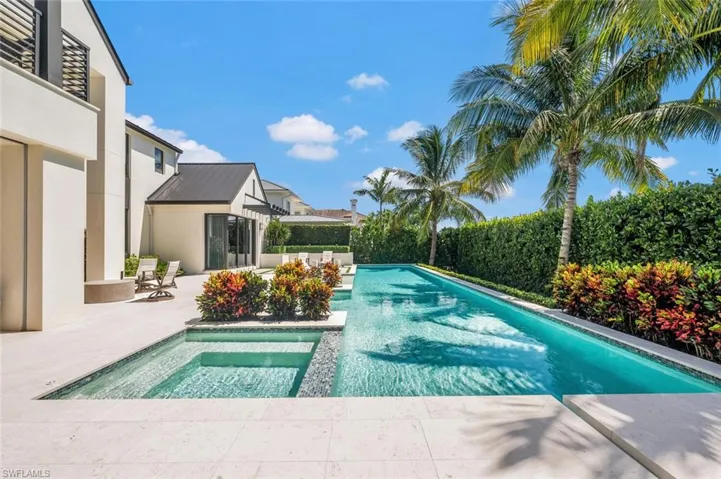 556 17th Ave S, Naples, Florida 34102