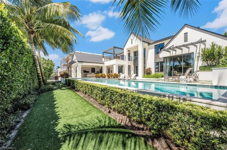 556 17th Ave S, Naples, Florida 34102