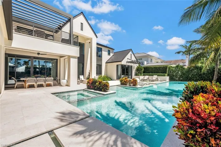 556 17th Ave S, Naples, Florida 34102