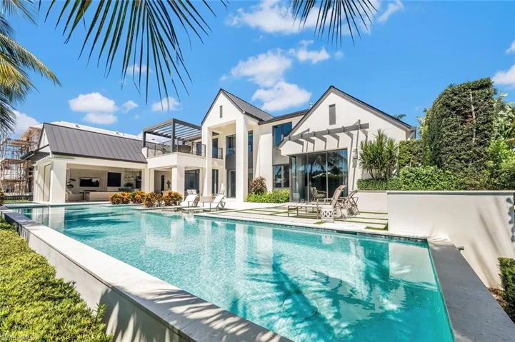 556 17th Ave S, Naples, Florida 34102