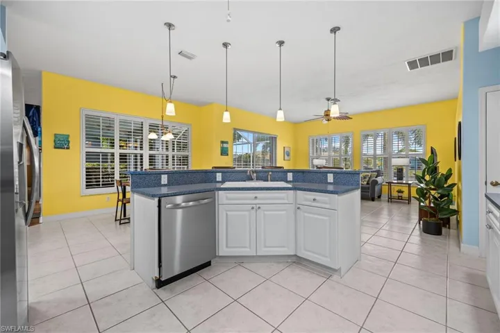 205 Sw 37th Ln, Cape Coral, Florida 33914