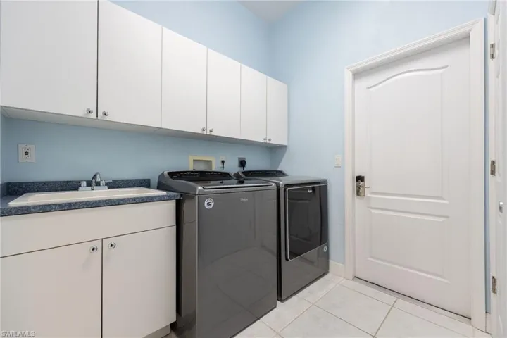 205 Sw 37th Ln, Cape Coral, Florida 33914