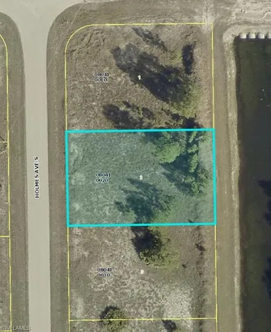 Aerial map of property and surrounding area with property boundaries highlighted