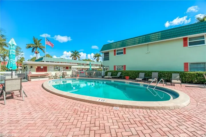 200 Valley Stream Dr # C4, Naples Fl 34113