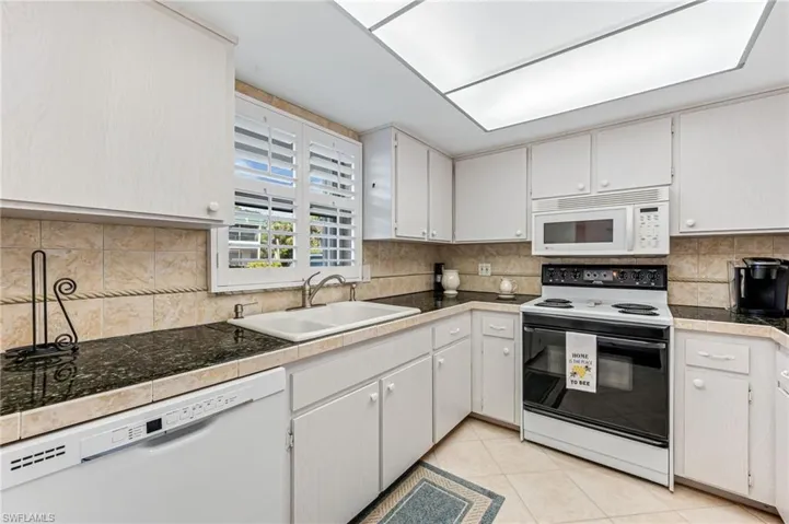 200 Valley Stream Dr # C4, Naples Fl 34113