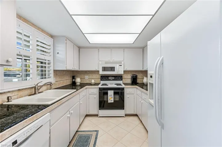 200 Valley Stream Dr # C4, Naples Fl 34113
