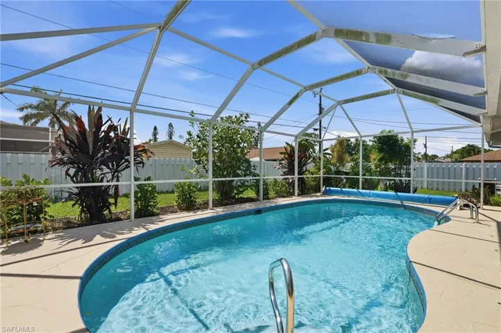 329 16th Pl, Cape Coral, Florida 33990