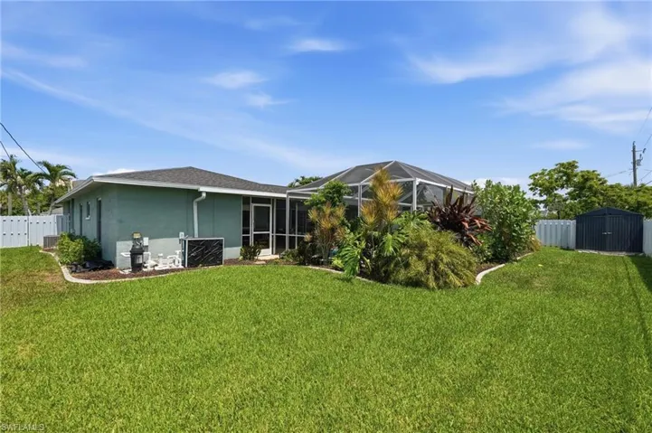 329 16th Pl, Cape Coral, Florida 33990
