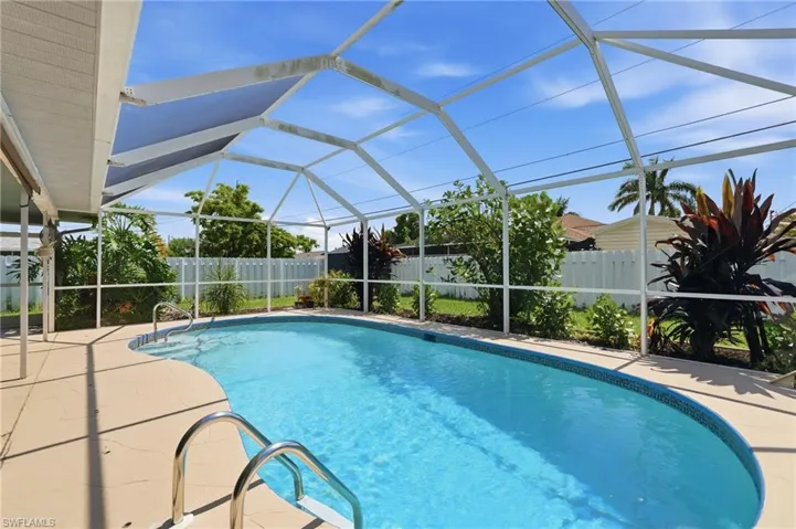 329 16th Pl, Cape Coral, Florida 33990