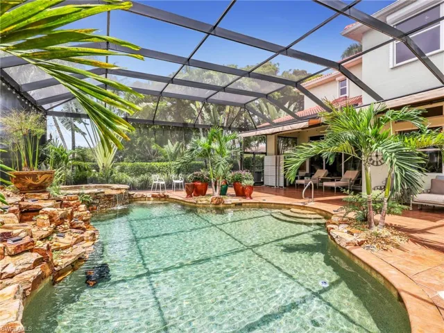 Beautiful pool with spa Picture window screen cage
