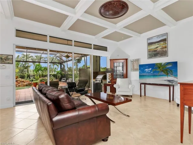 Beautiful family, living room with pool view and decorative ceiling