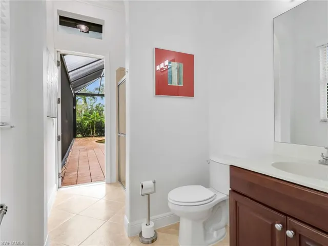 Pool bath with Walk in Shower and raised vanitys holy shit