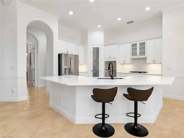 Large Breakfast bar