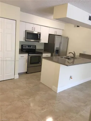 5331  Summerlin  RD, Fort Myers, FL 33919