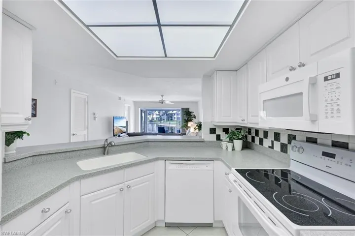 774  Wiggins Lake  DR, Naples, FL 34110