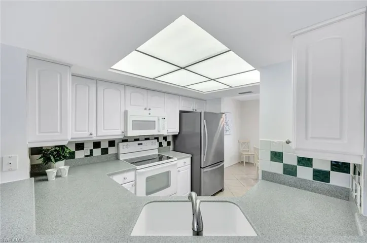774  Wiggins Lake  DR, Naples, FL 34110