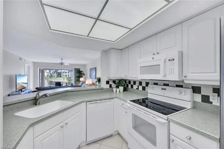 774  Wiggins Lake  DR, Naples, FL 34110