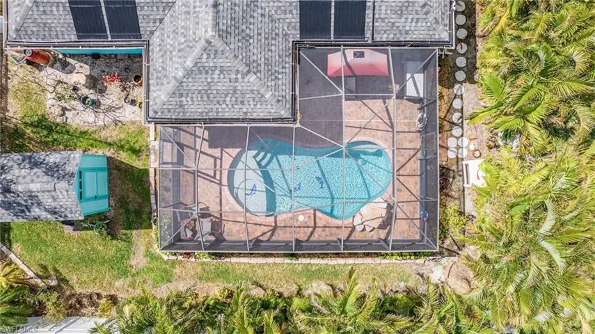 Birds eye view of property