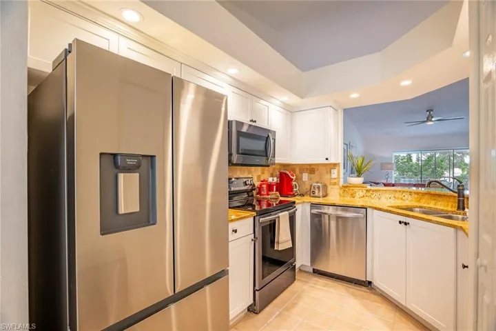 815  Gulf Pavilion  DR, Naples, FL 34108