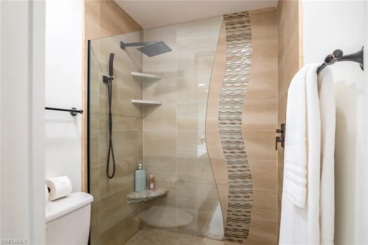 815  Gulf Pavilion  DR, Naples, FL 34108