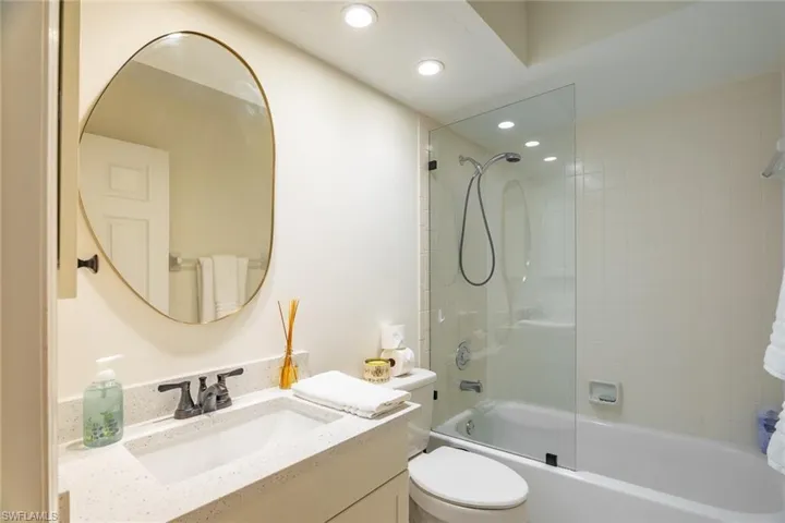 815  Gulf Pavilion  DR, Naples, FL 34108