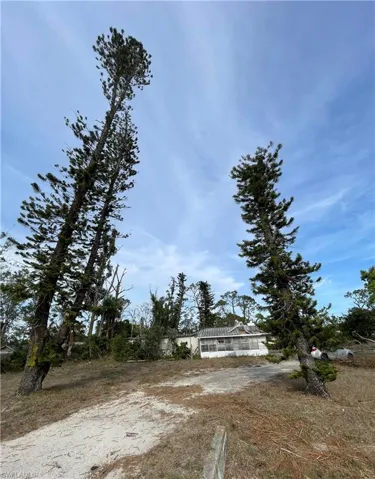 8385  Suncoast  DR, North Fort Myers, FL 33917
