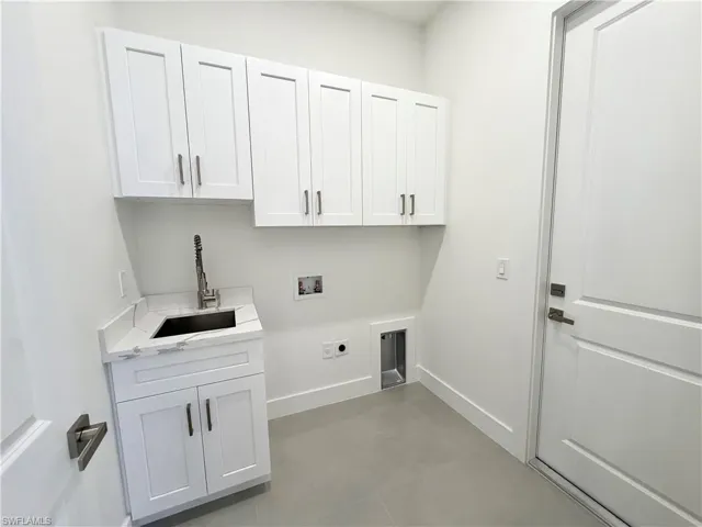 4283 10th St Ne, Naples, Florida 34120