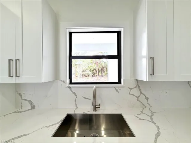 4283 10th St Ne, Naples, Florida 34120