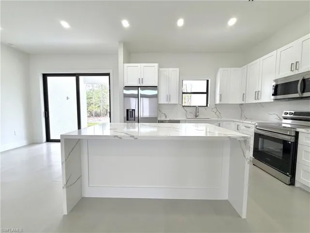 4283 10th St Ne, Naples, Florida 34120