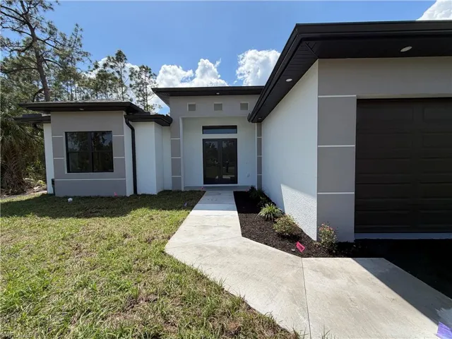 4283 10th St Ne, Naples, Florida 34120