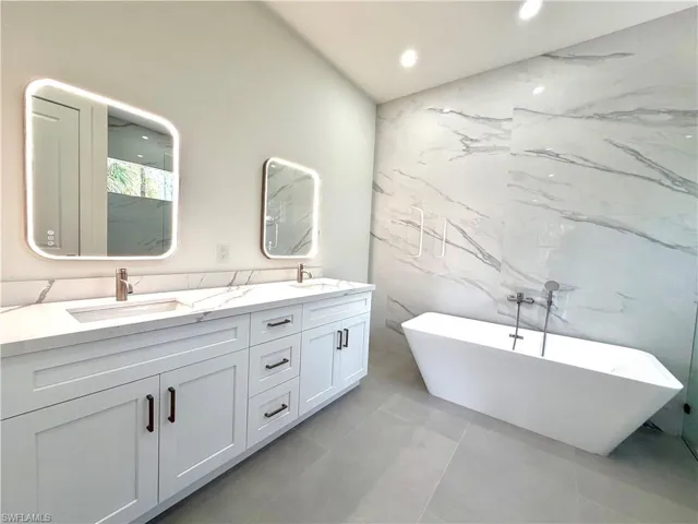4283 10th St Ne, Naples, Florida 34120