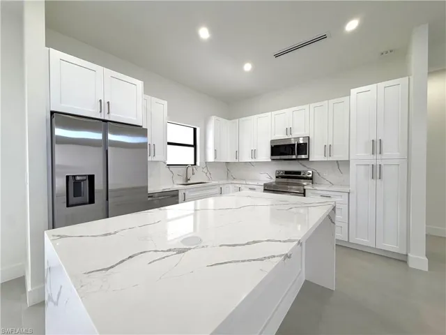 4283 10th St Ne, Naples, Florida 34120
