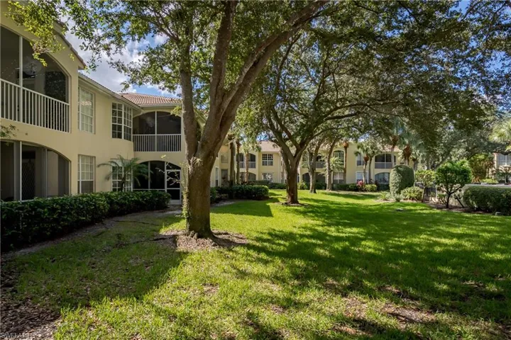 56 Silver Oaks Cir 202, Naples, Florida 34119