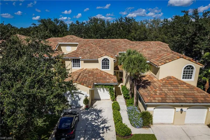 56 Silver Oaks Cir 202, Naples, Florida 34119