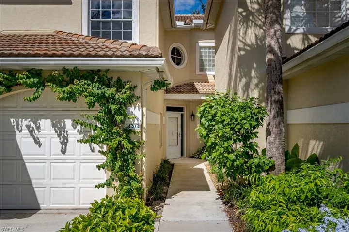 56 Silver Oaks Cir 202, Naples, Florida 34119