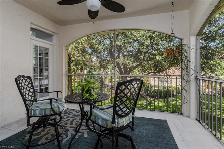 56 Silver Oaks Cir 202, Naples, Florida 34119