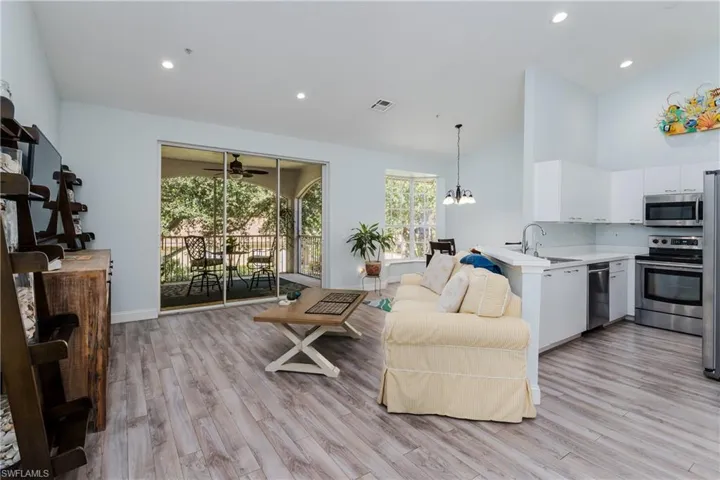 56 Silver Oaks Cir 202, Naples, Florida 34119