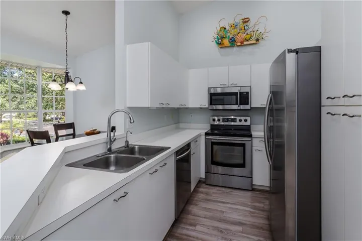 56 Silver Oaks Cir 202, Naples, Florida 34119