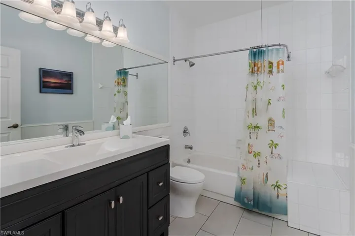 56 Silver Oaks Cir 202, Naples, Florida 34119