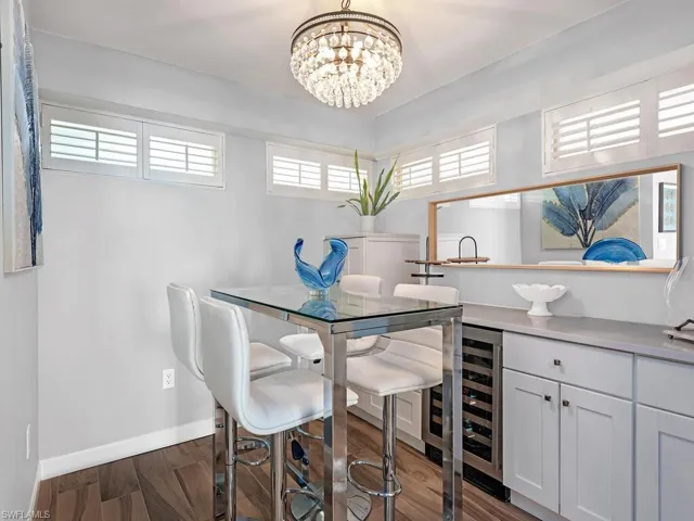 Flex space for dining or gathering