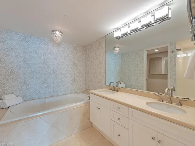 Owner's Bath with dual sinking and soaking tub