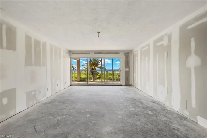 Empty room featuring concrete floors